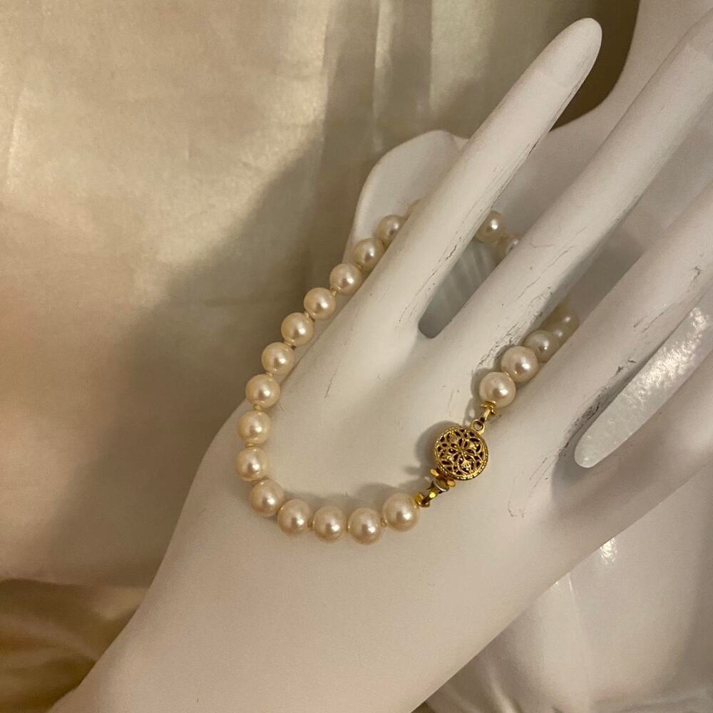 Vintage Faux Pearl Bracelet with Ornate filigree, Gold Clasp Classic Elegant